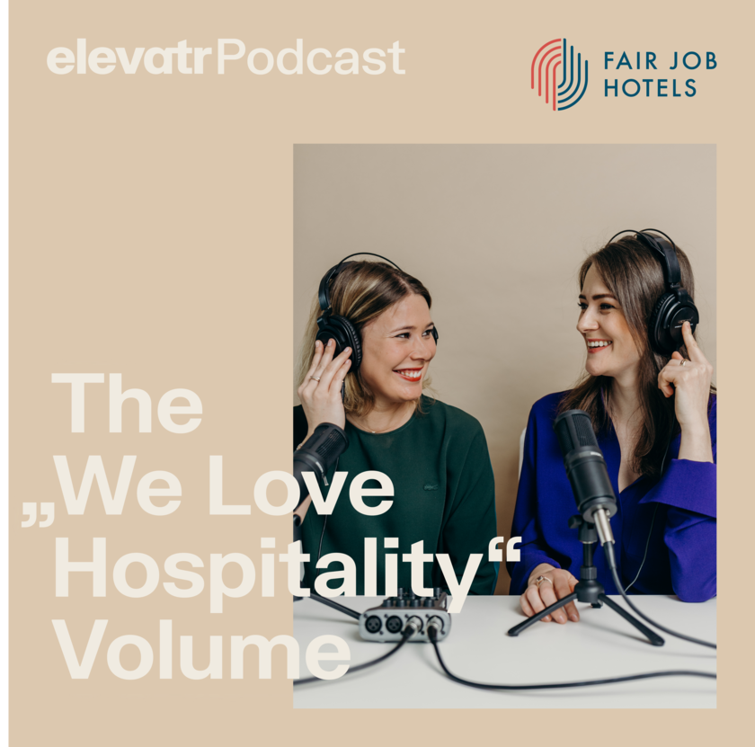 Laura Schmidt von elevatr und Maria Mittendorfer von Fair Job Hotels bei der Podcastaufnahme